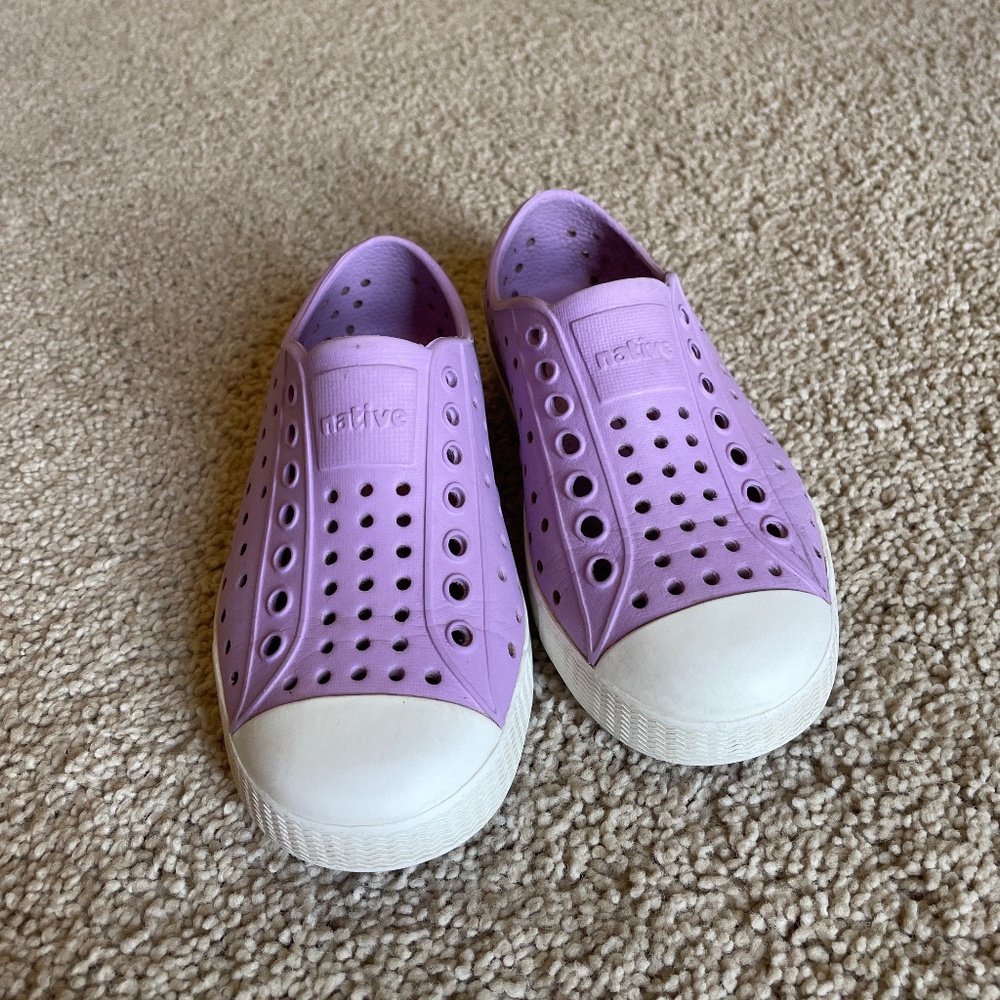 Toddler girl native shoes size c9